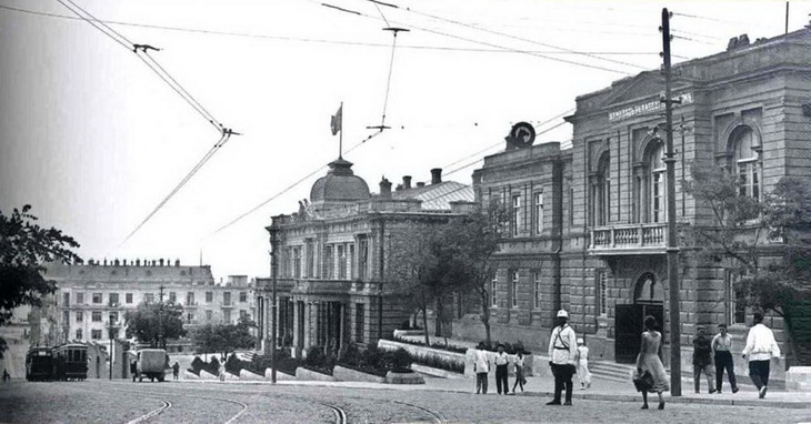 История бакинского Дебуровского дворца в фотографиях (ФОТО)