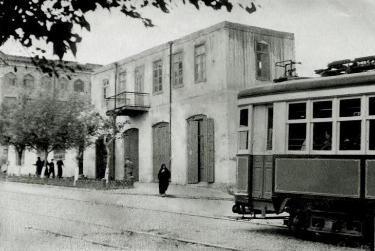 Трамвай на ул Джафара Джаббарлы, угол 4-й Параллельной. Фото 1955 года