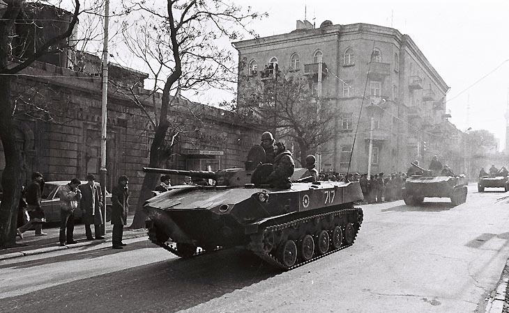 Январь,1990: Танки, бронетехника на улицах Баку (ФОТО)