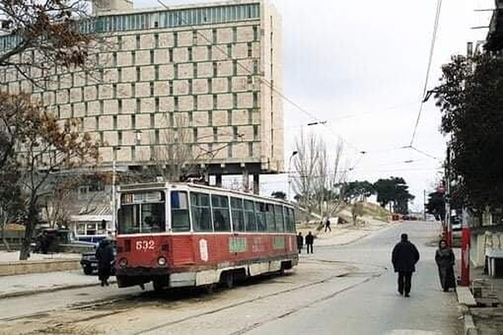 gostinica-karabax-tramvay.jpg