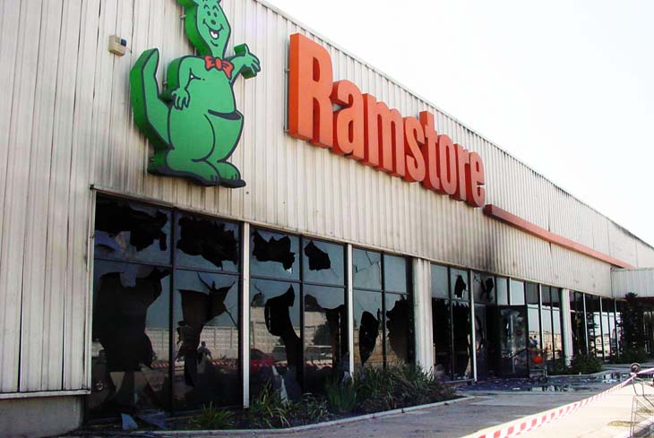 Смерть “Ramstore”: как в 2001 г. сгорел самый крупный супермаркет Баку (ФОТО)