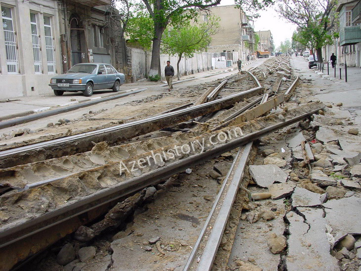 Газетные архивы: Большая стройка и преображение Баку в 2001 году (ФОТО)
