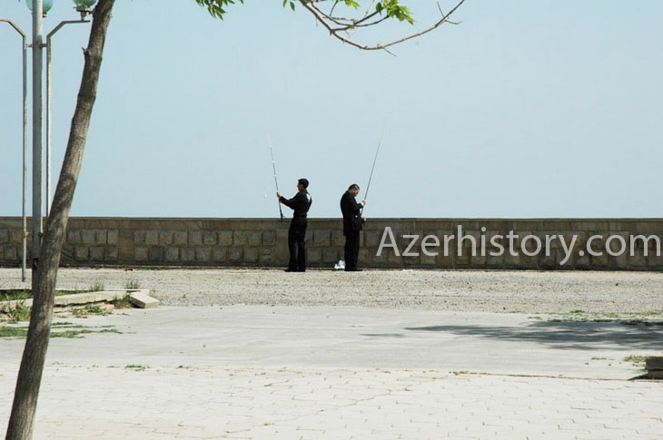 Маршрут туристов по Баку 2010 г.: от Ичери Шехер до Биби-Эйбата и пляжей (ФОТО)