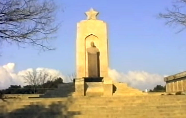 Знаковые памятники и здания Баку в 1998 году (ФОТО)