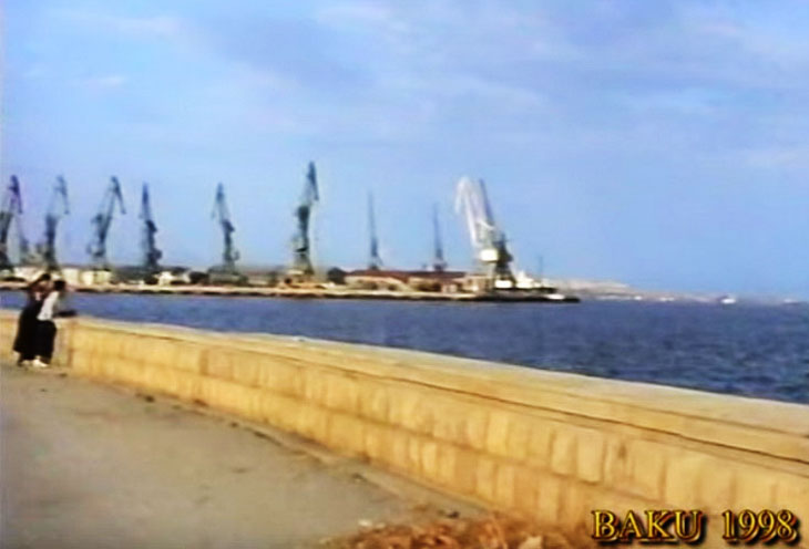 Бакинский бульвар и корабли на Каспии в 1998 году (ФОТО)